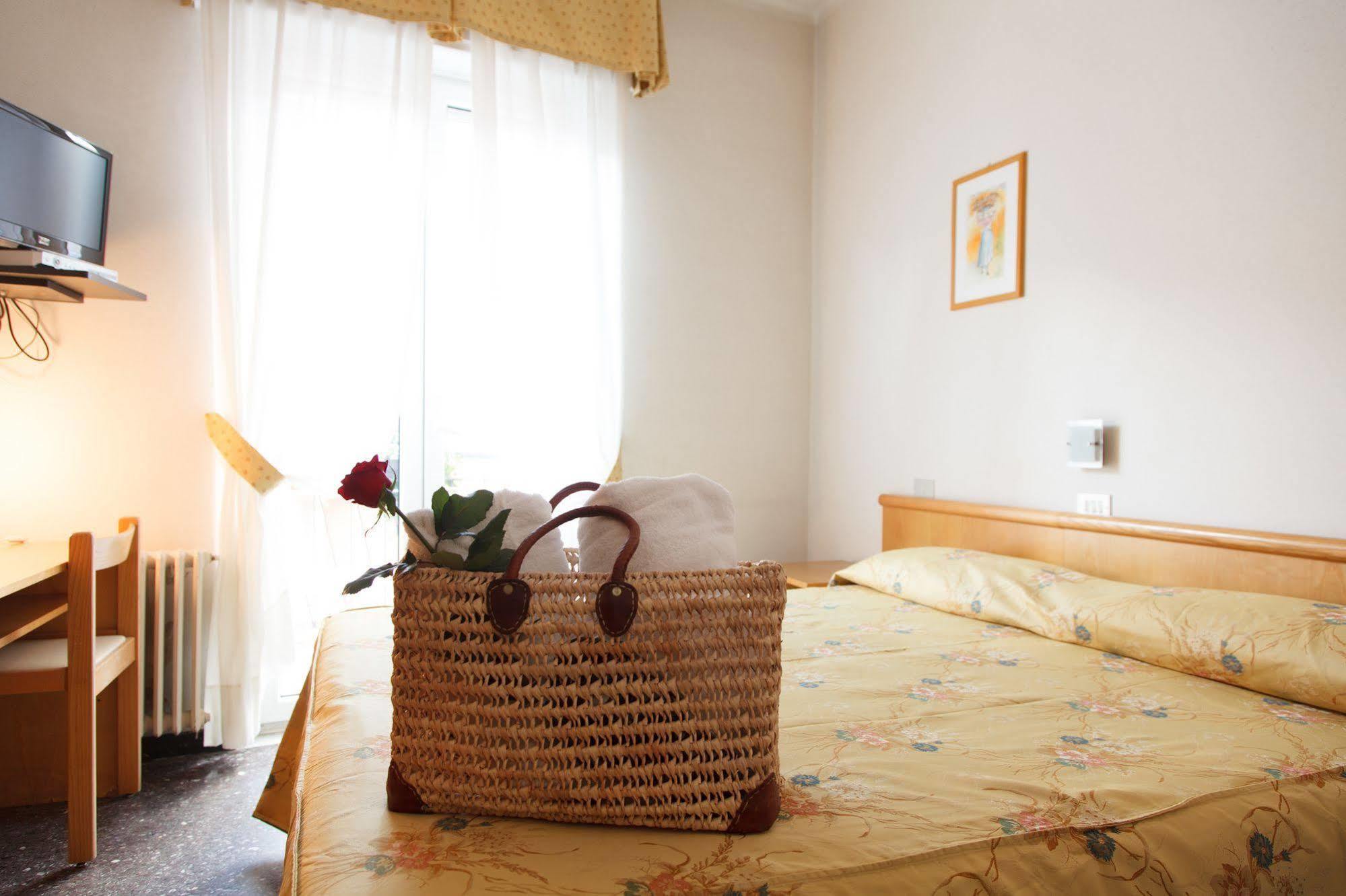 Allegroitalia Alassio Rosa Exterior photo